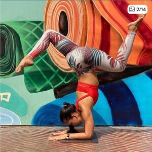 Niyama Sol Tropical Print Leggings - Red and Gray